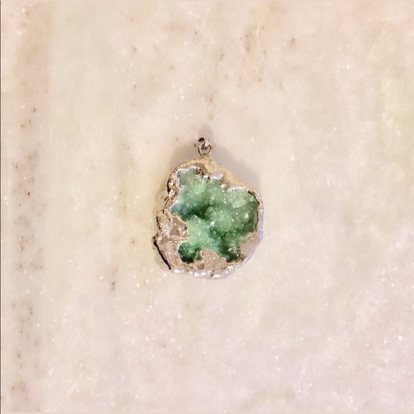 Green Quartz Crystal Pendant - Picture 2 of 3